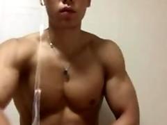 Big tit gal uses vibe on her hairy pussy clit in bed