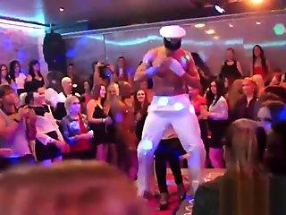 creampie doging exhib foret